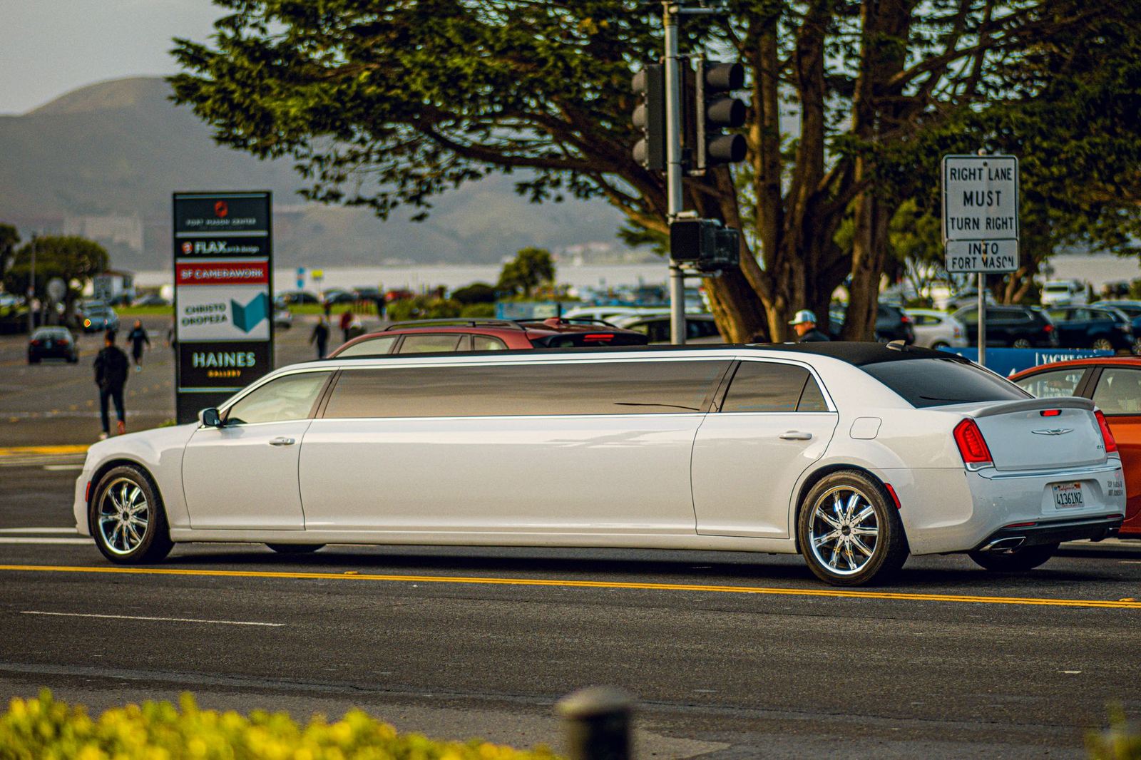 Stretch limousine: Stretched Chrysler 300, Lincoln, Mercedes-Benz and Hummer conversions